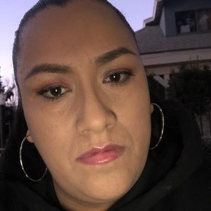 Meet your Posher, Mora